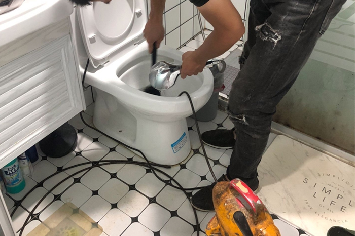 保山马桶堵塞自己疏通还是找师傅?专业上门服务让你省时更省心